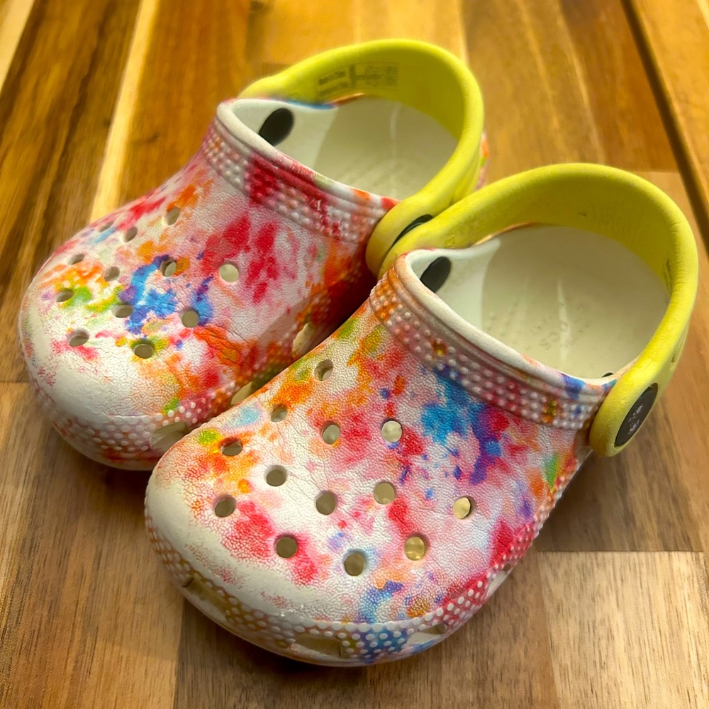 Baby/Toddler girls Rainbow Crocs (Size 6)